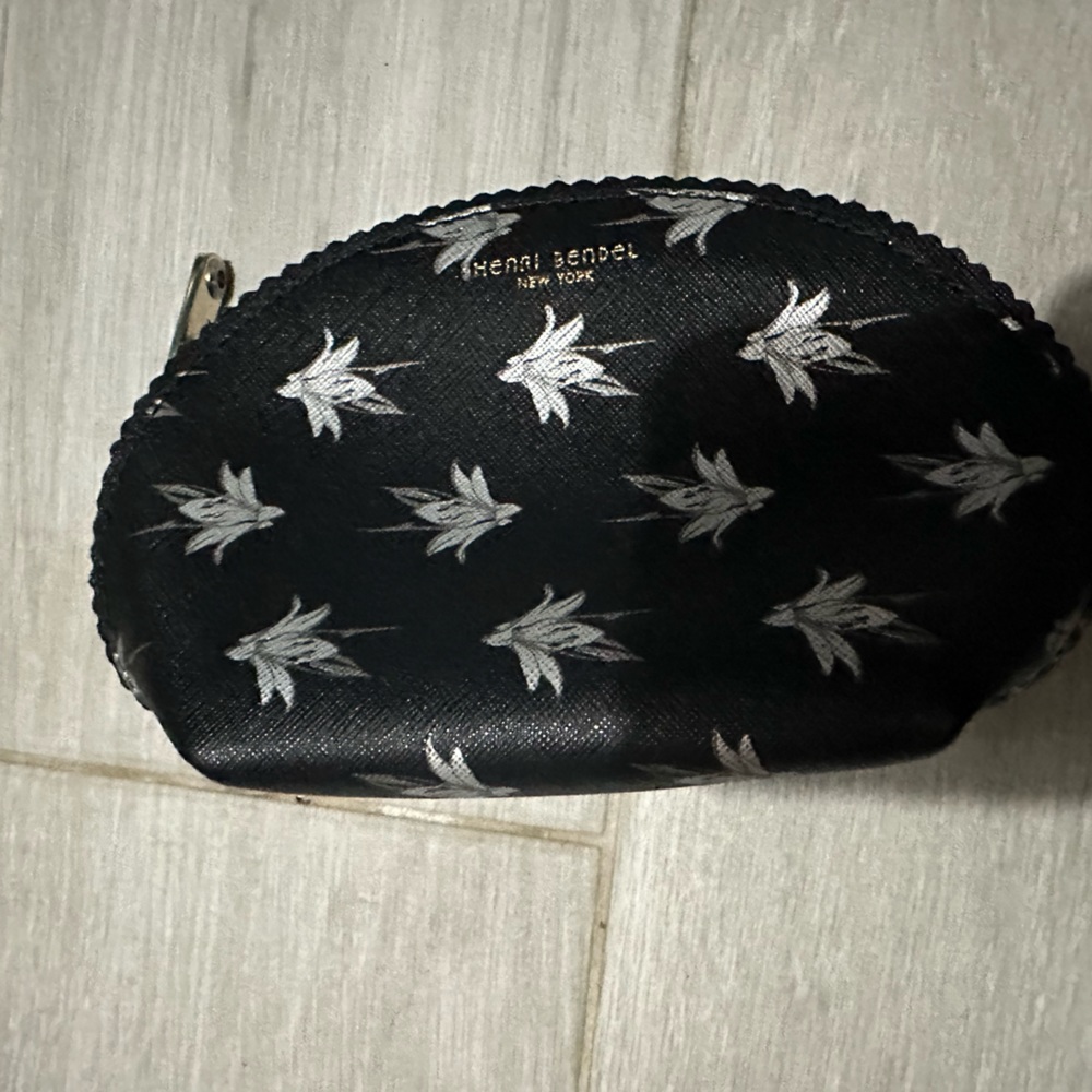 Henri and bendel black make up bag NWOT